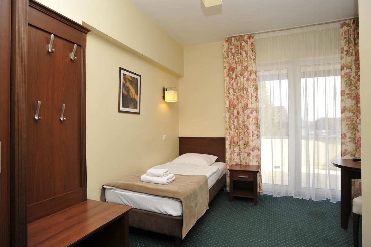 Отель Hotel Lotos Woskrzenice Duże-29