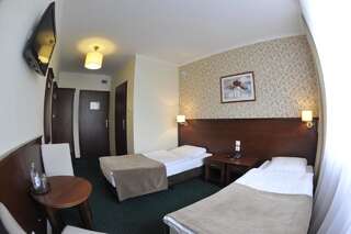 Отель Hotel Lotos Woskrzenice Duże Двухместный номер с 2 отдельными кроватями-3